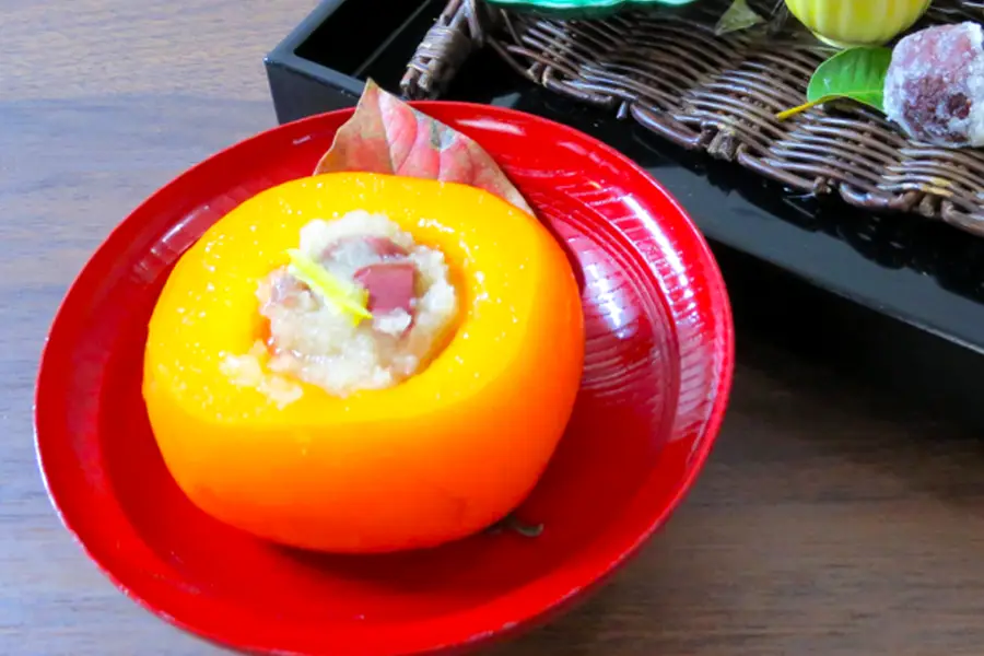 地元の旬の食材を使って月替りの懐石料理。2025年11月鳳凰棟旬彩懐石「前菜」柿釜