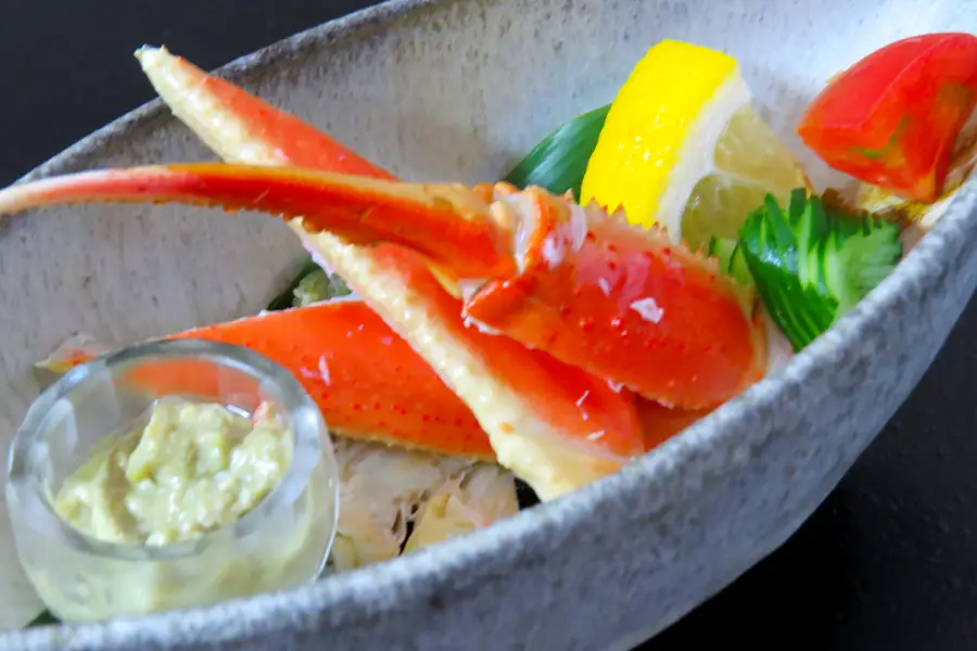 地元の旬の食材を使って月替りの懐石料理。2025年11月鳳凰棟旬彩懐石「酢の物」加能ガニ