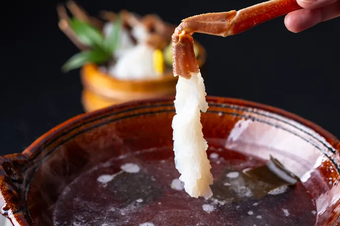 当館の「タグ付き活加能ガニ懐石」は香箱ガニ付！！