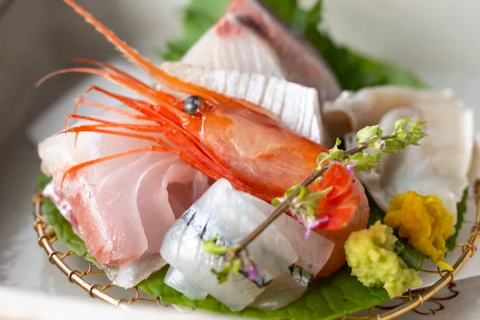 「海の幸の甘み」と「山菜のほろ苦さ」が共演する