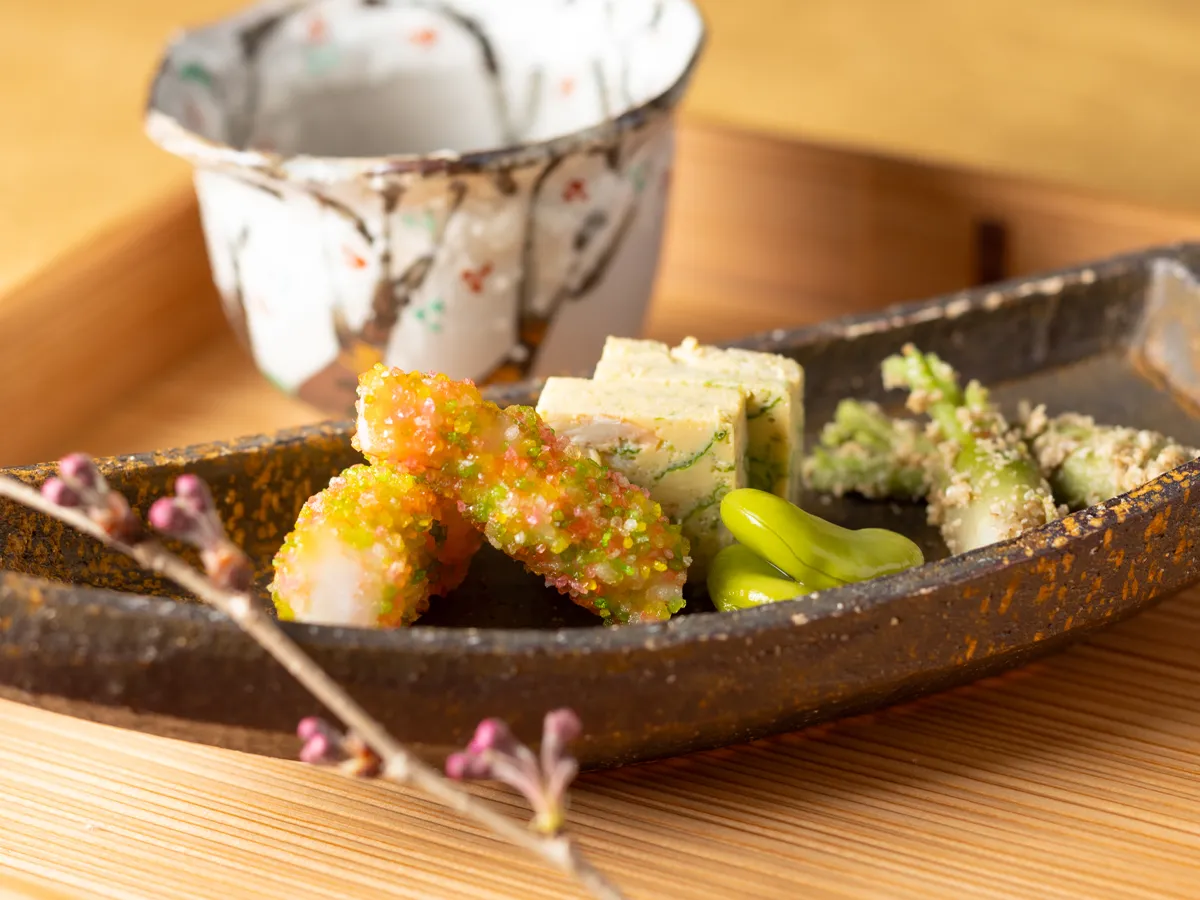 「海の幸の甘み」と「山菜のほろ苦さ」が共演する