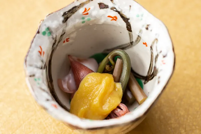 「海の幸の甘み」と「山菜のほろ苦さ」が共演する